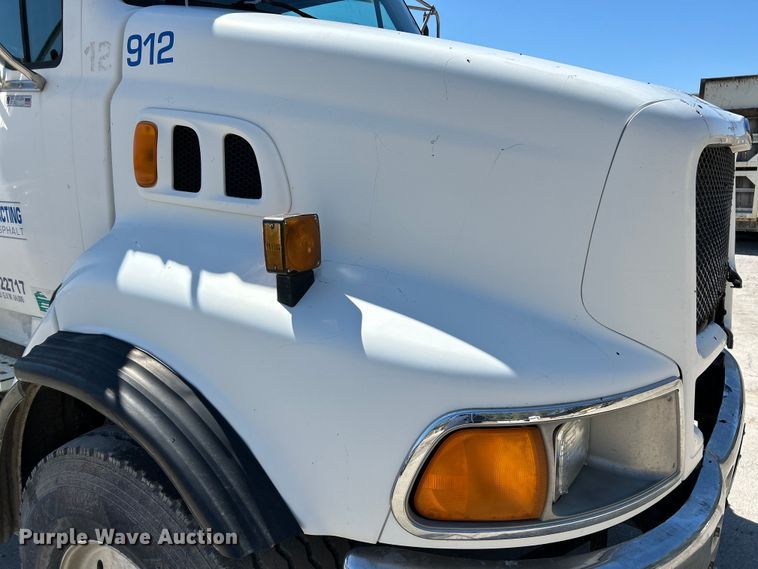 image for item EK4415 1998 Ford LT8513 dump truck