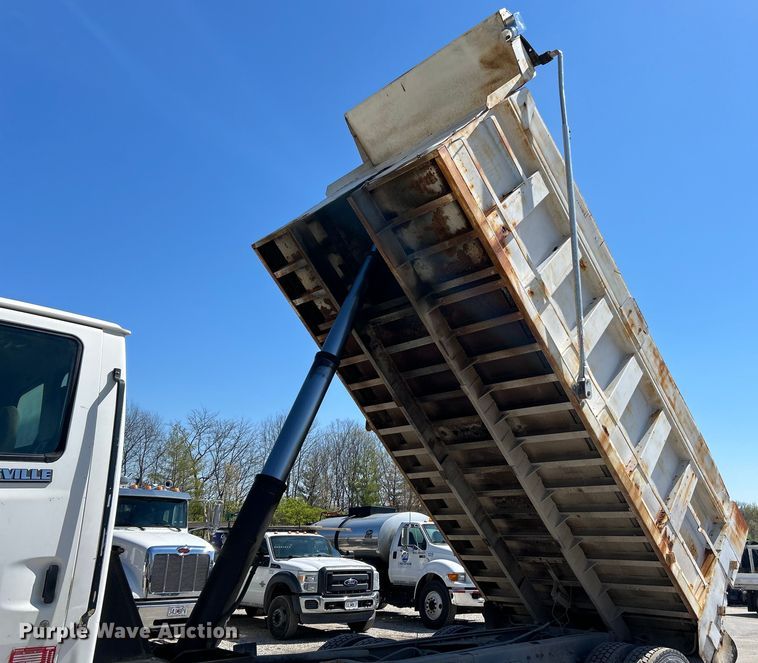 image for item EK4415 1998 Ford LT8513 dump truck