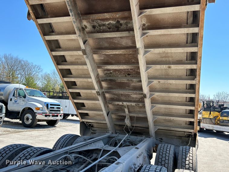 image for item EK4415 1998 Ford LT8513 dump truck