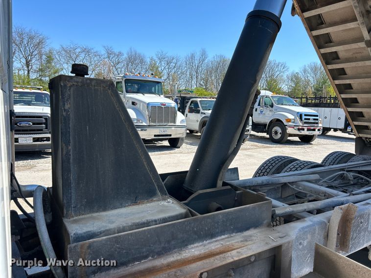 image for item EK4415 1998 Ford LT8513 dump truck