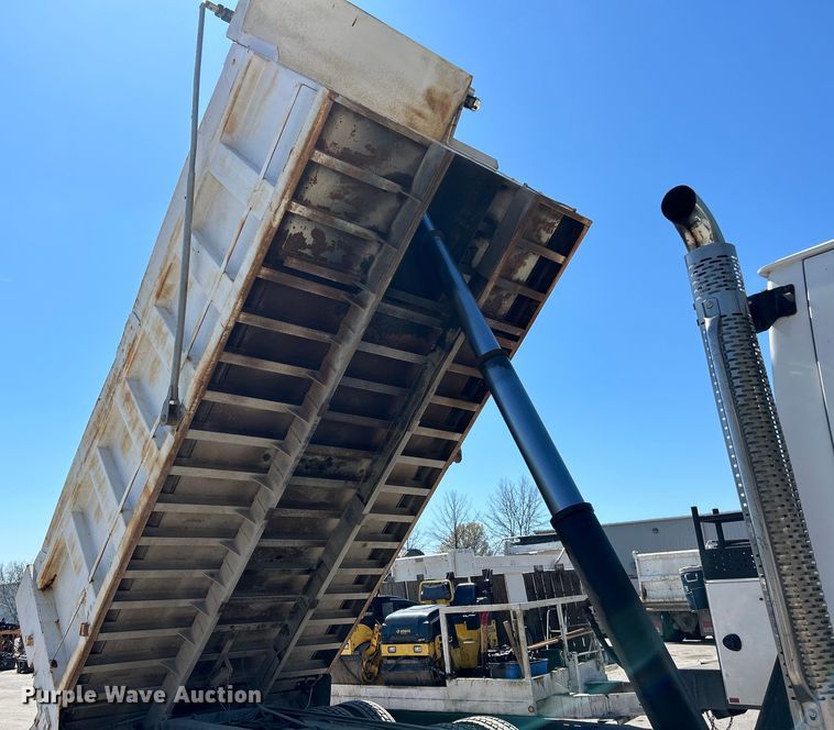 image for item EK4415 1998 Ford LT8513 dump truck