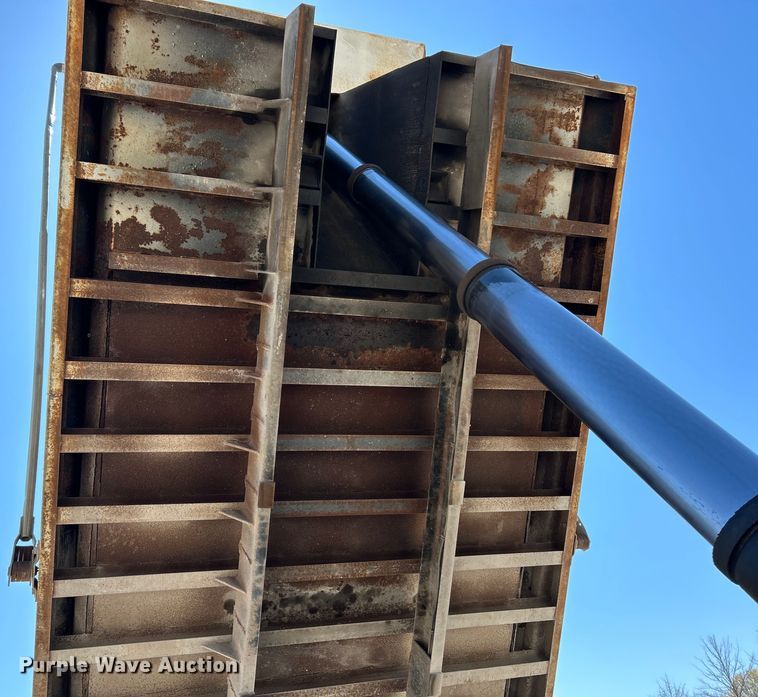 image for item EK4415 1998 Ford LT8513 dump truck