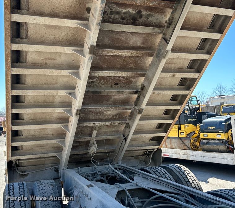 image for item EK4415 1998 Ford LT8513 dump truck