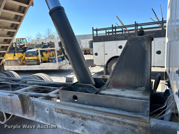 image for item EK4415 1998 Ford LT8513 dump truck