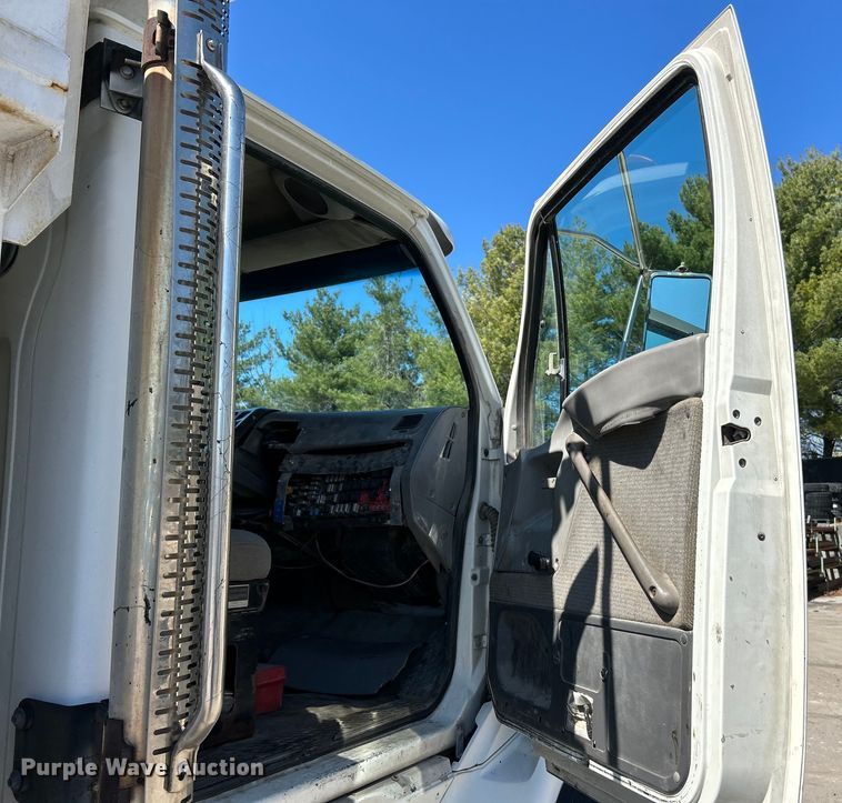 image for item EK4415 1998 Ford LT8513 dump truck