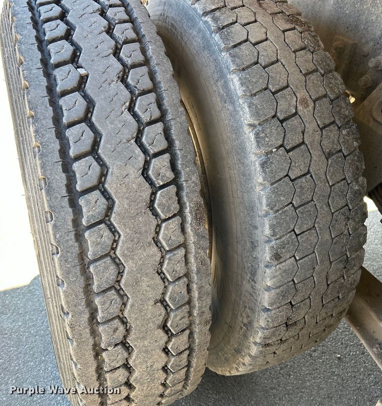 image for item EK4415 1998 Ford LT8513 dump truck