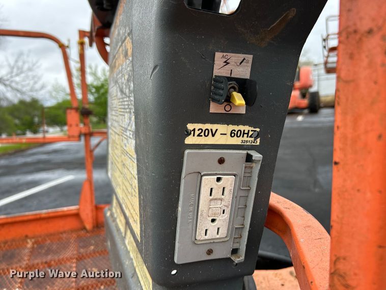 image for item EK4442 2006 JLG 600S boom lift