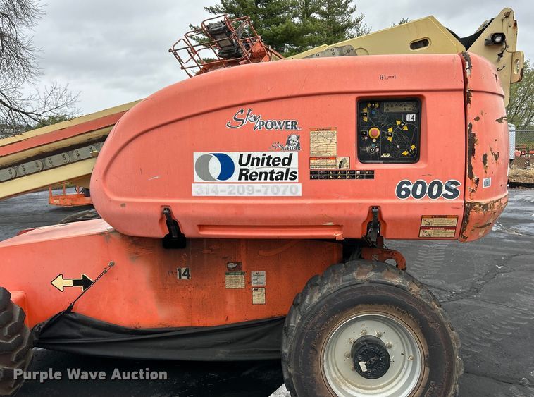 image for item EK4442 2006 JLG 600S boom lift