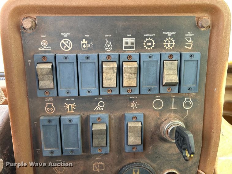 image for item EK4469 1994 Caterpillar  928F wheel loader