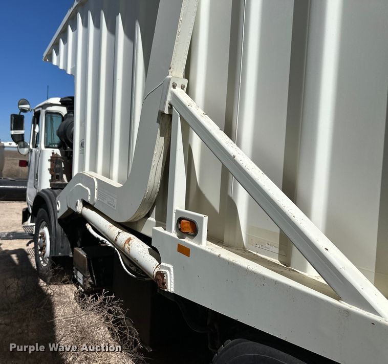 image for item IB9388 2016 Autocar Xpeditor refuse truck