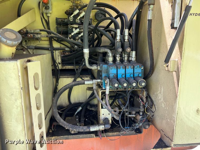 image for item JS9956 1992 JLG 110HX boom lift