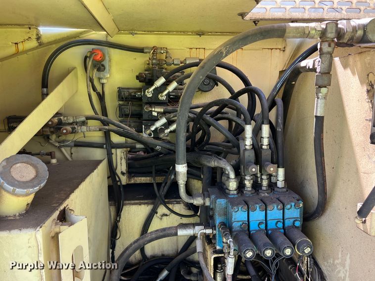 image for item JS9956 1992 JLG 110HX boom lift