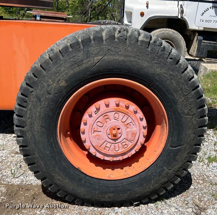 image for item JS9956 1992 JLG 110HX boom lift