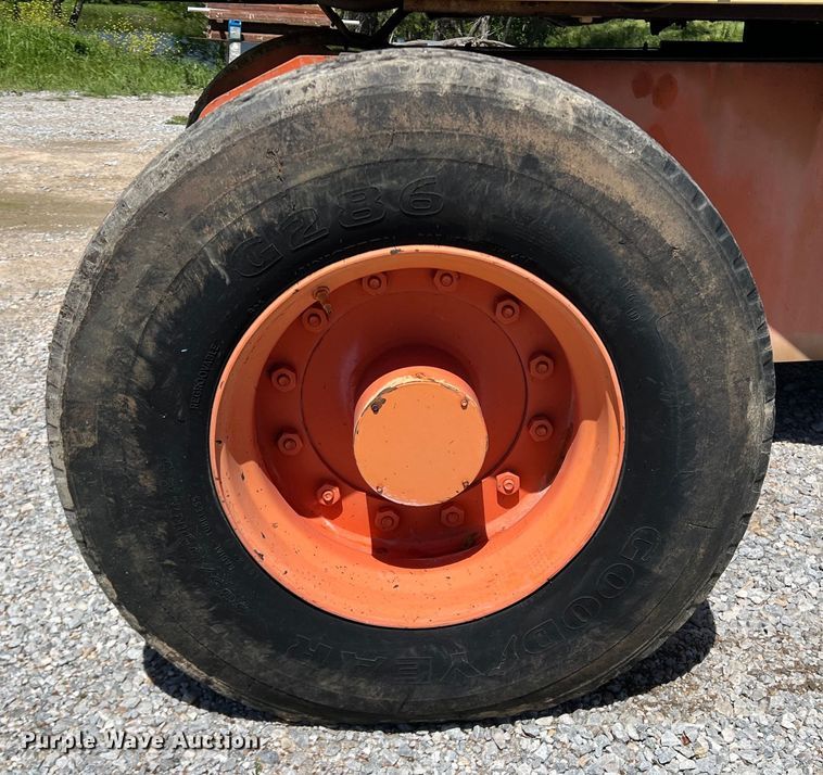 image for item JS9956 1992 JLG 110HX boom lift