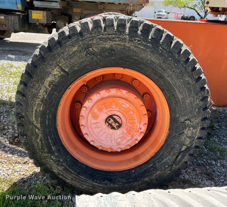 image for item JS9956 1992 JLG 110HX boom lift