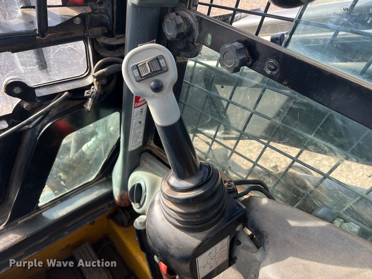 image for item KV9770 2016 New Holland  C238 tracked skid steer loader