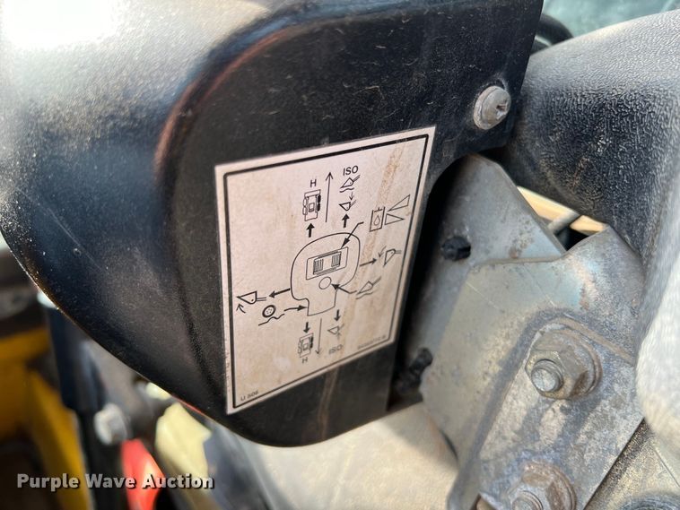 image for item KV9770 2016 New Holland  C238 tracked skid steer loader