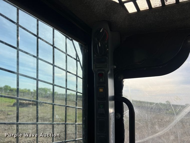 image for item KV9770 2016 New Holland  C238 tracked skid steer loader