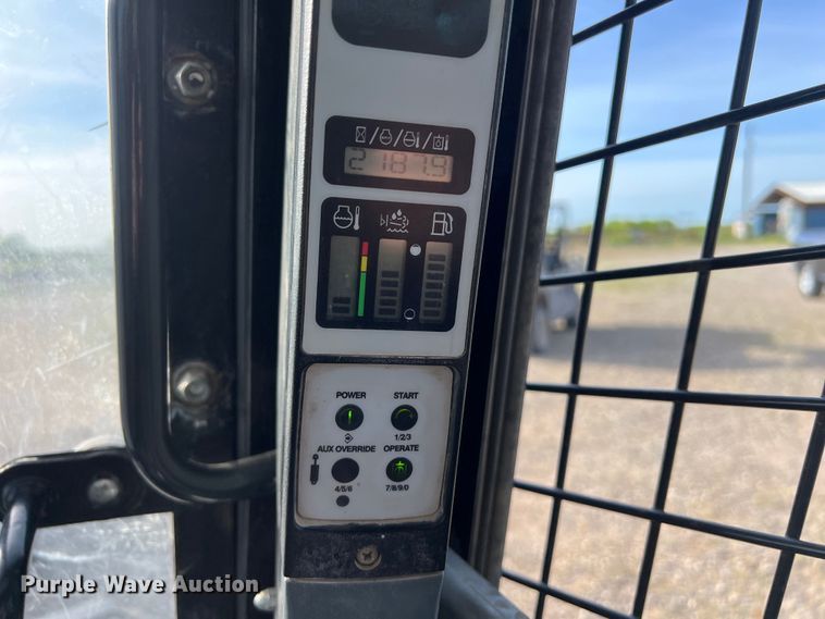 image for item KV9770 2016 New Holland  C238 tracked skid steer loader