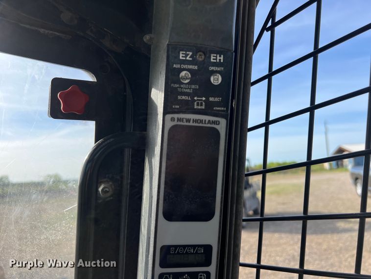 image for item KV9770 2016 New Holland  C238 tracked skid steer loader