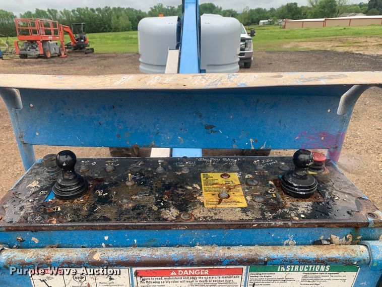 image for item KX9974 2012 Genie S40 boom lift