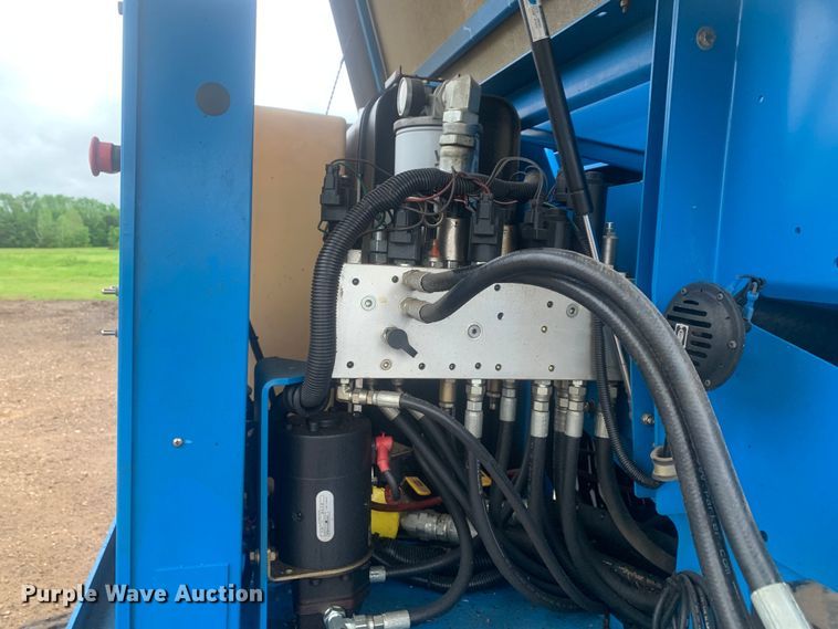 image for item KX9974 2012 Genie S40 boom lift