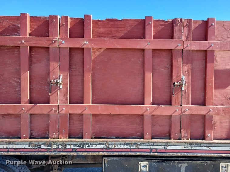 image for item LC9937 2006 International  4300 dump flatbed truck