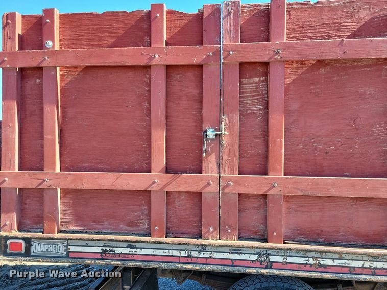 image for item LC9937 2006 International  4300 dump flatbed truck