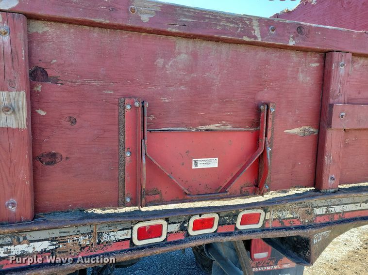 image for item LC9937 2006 International  4300 dump flatbed truck