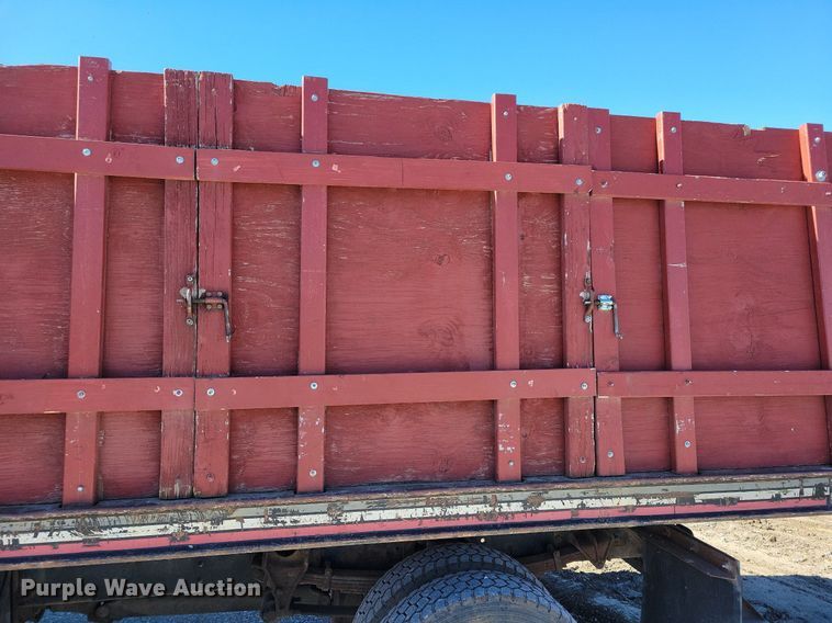 image for item LC9937 2006 International  4300 dump flatbed truck