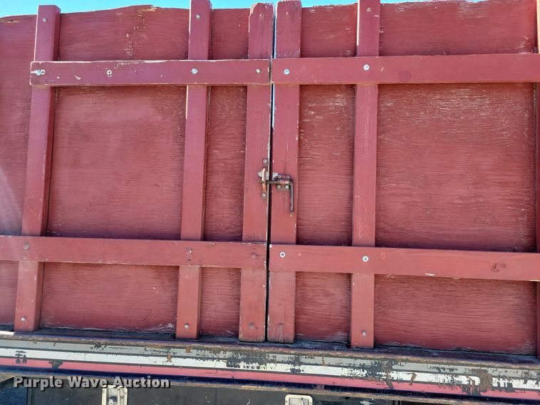 image for item LC9937 2006 International  4300 dump flatbed truck