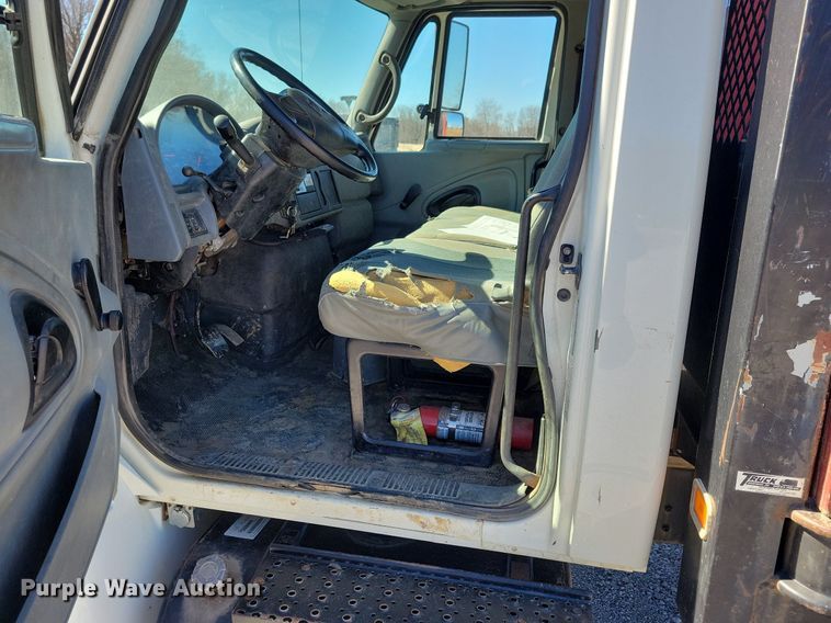 image for item LC9937 2006 International  4300 dump flatbed truck