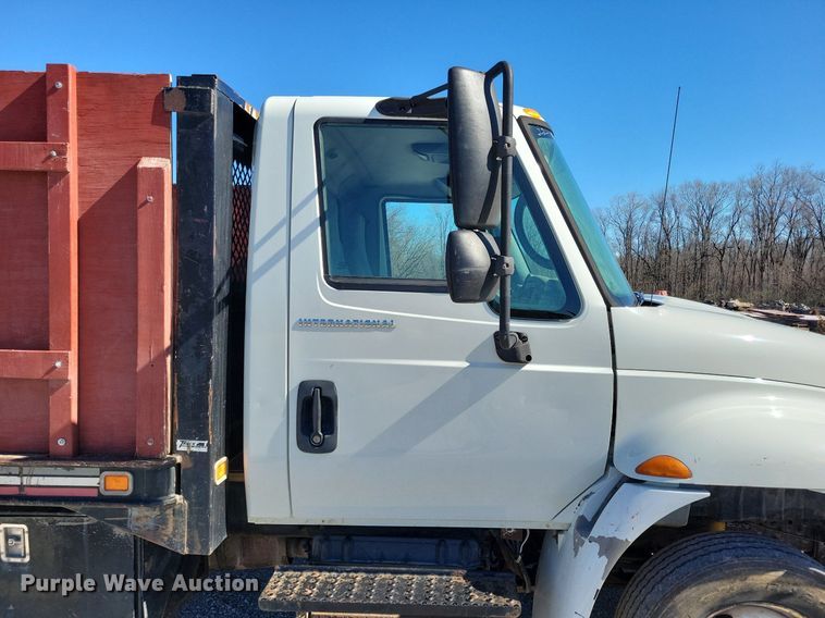 image for item LC9937 2006 International  4300 dump flatbed truck