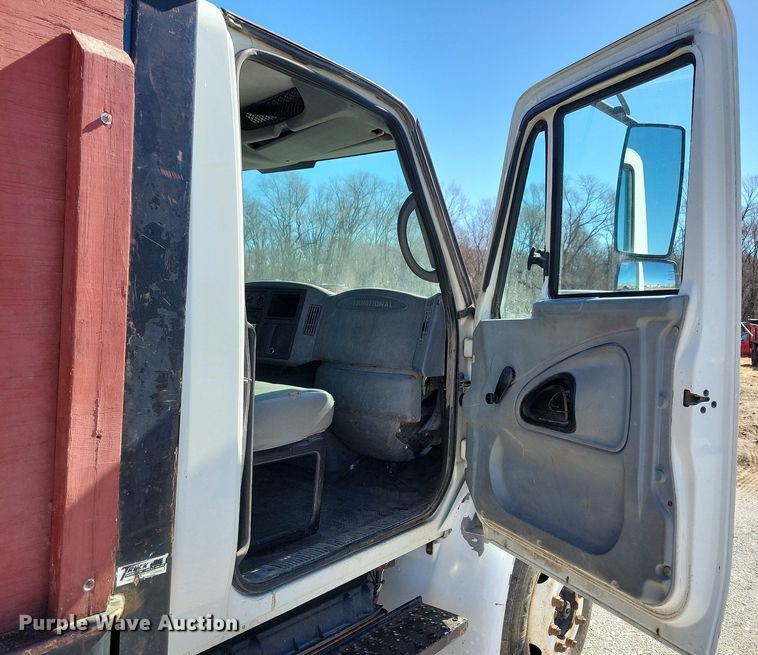 image for item LC9937 2006 International  4300 dump flatbed truck