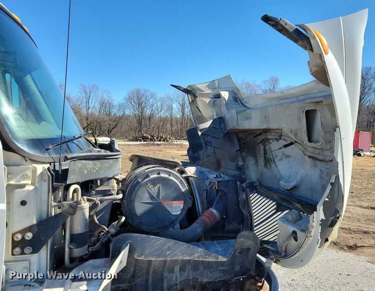 image for item LC9937 2006 International  4300 dump flatbed truck