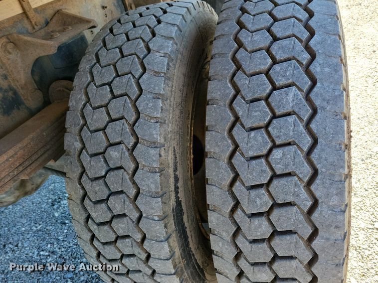 image for item LC9937 2006 International  4300 dump flatbed truck