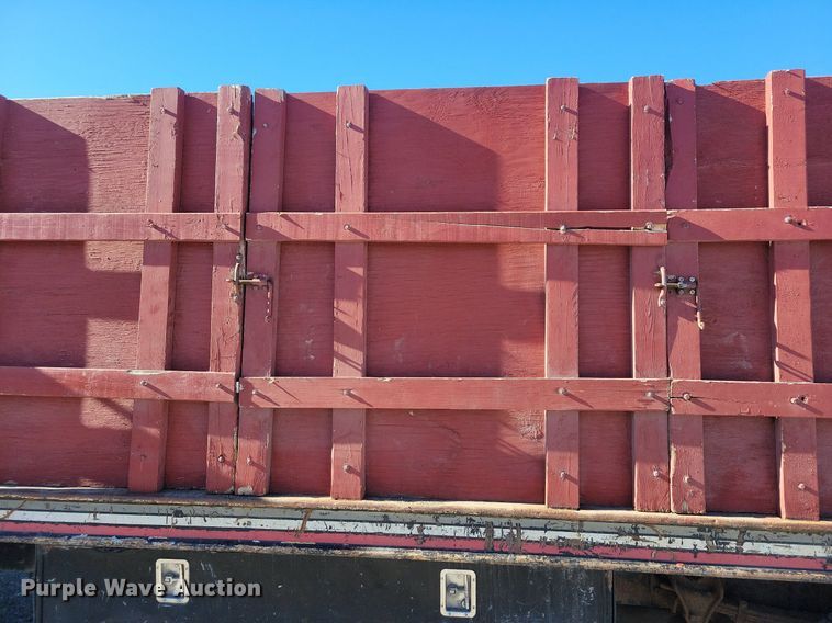 image for item LC9938 2007 International 4300 dump flatbed truck