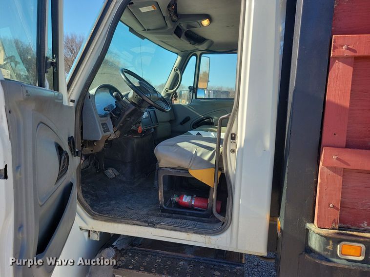 image for item LC9938 2007 International 4300 dump flatbed truck