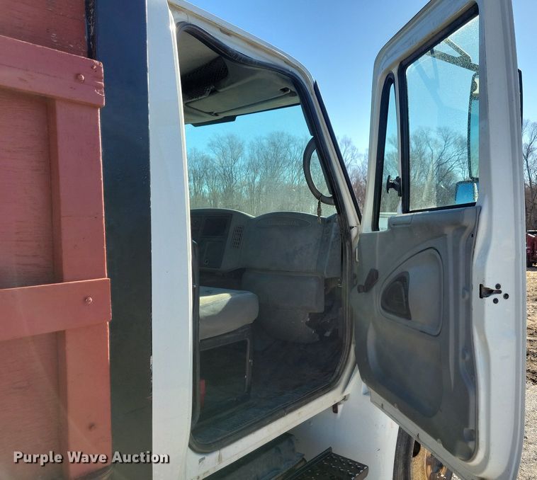 image for item LC9938 2007 International 4300 dump flatbed truck