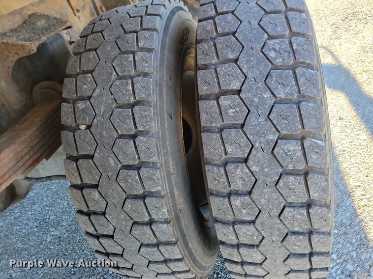 image for item LC9938 2007 International 4300 dump flatbed truck