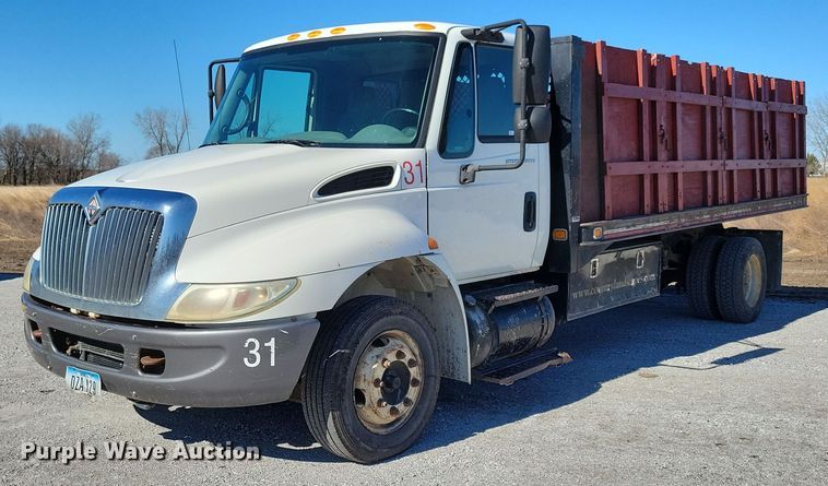 image for item LC9939 2006 International  4300 dump flatbed truck