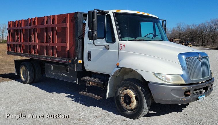 image for item LC9939 2006 International  4300 dump flatbed truck