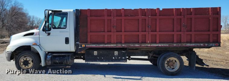 image for item LC9939 2006 International  4300 dump flatbed truck