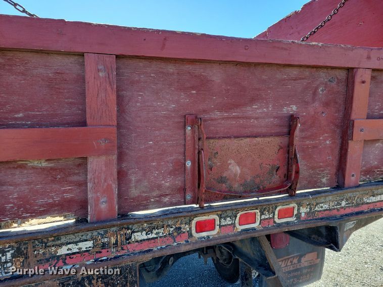 image for item LC9939 2006 International  4300 dump flatbed truck