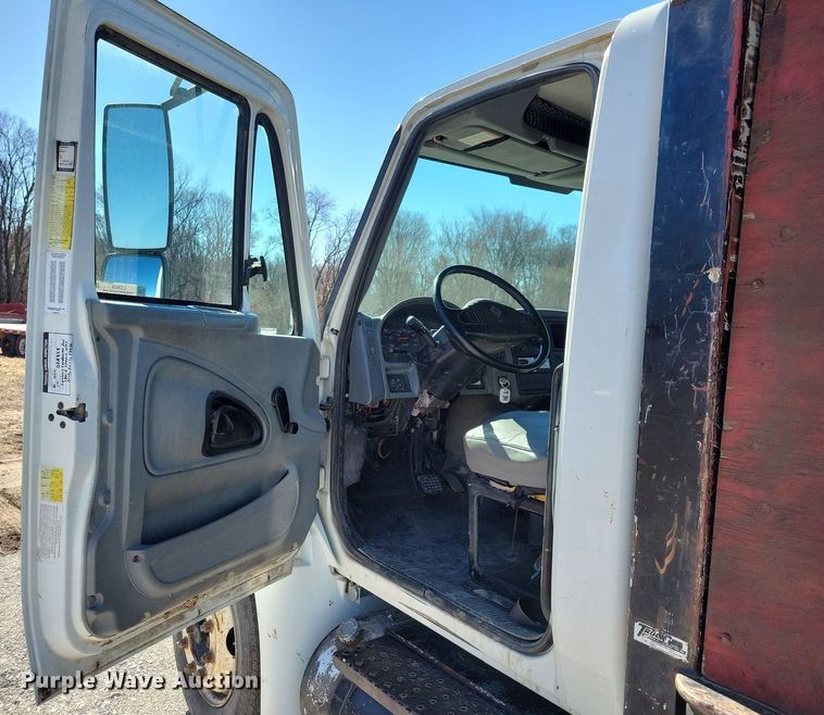 image for item LC9939 2006 International  4300 dump flatbed truck