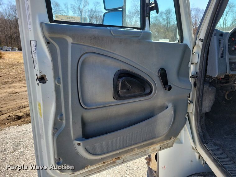 image for item LC9939 2006 International  4300 dump flatbed truck