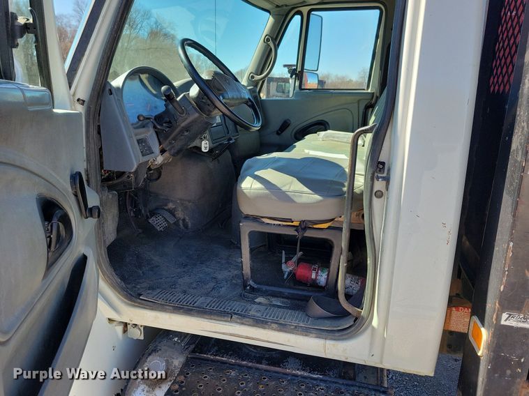 image for item LC9939 2006 International  4300 dump flatbed truck