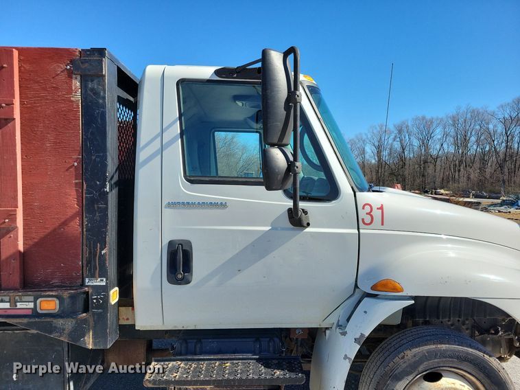 image for item LC9939 2006 International  4300 dump flatbed truck