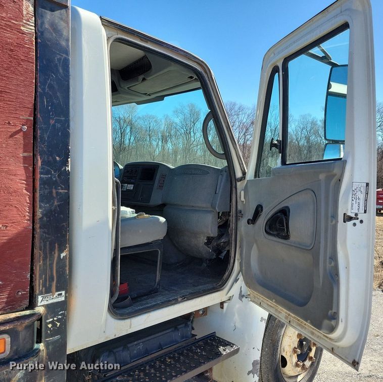 image for item LC9939 2006 International  4300 dump flatbed truck