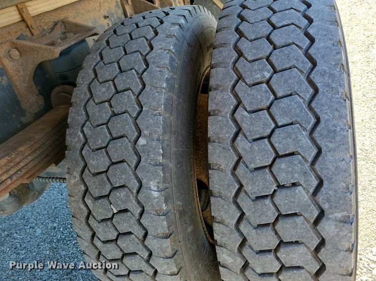 image for item LC9939 2006 International  4300 dump flatbed truck